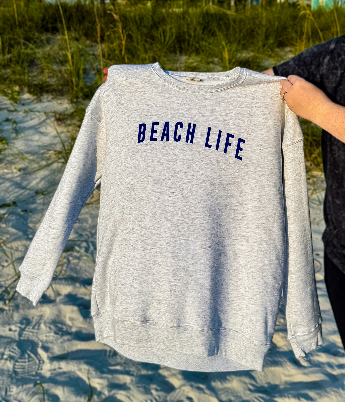 BEACH LIFE Graphic Sweatshirt